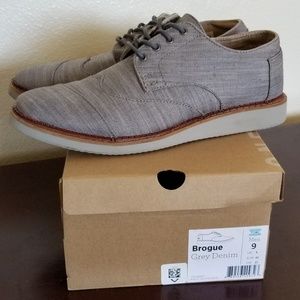 Mens Tom's dress shoes